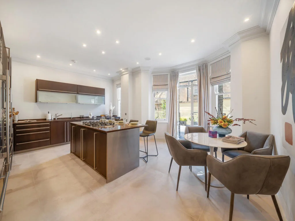 5 bedroom town house for rent
