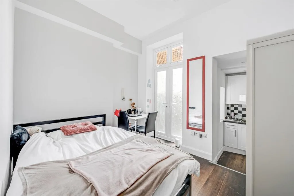 Studio flat for rent