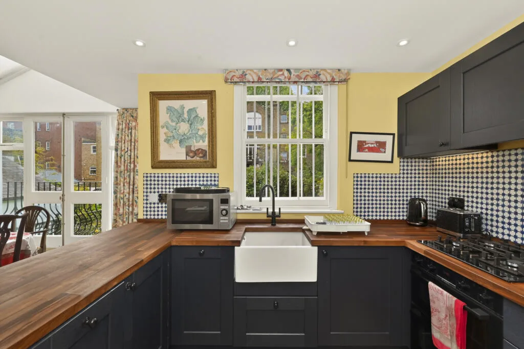 4 bedroom maisonette for rent