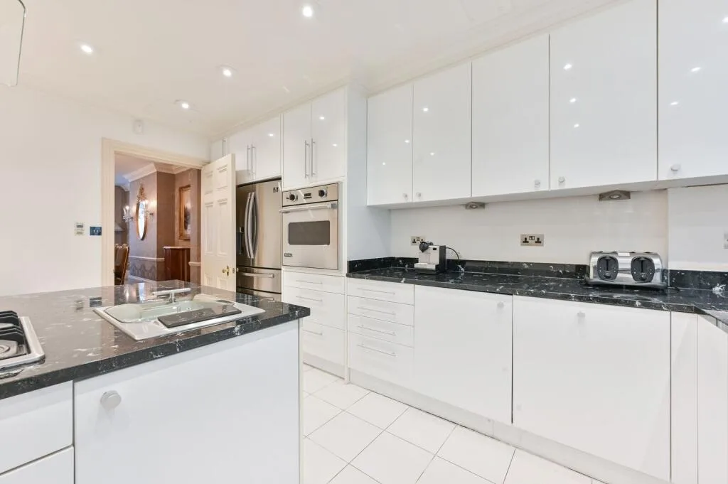 4 bedroom flat for rent