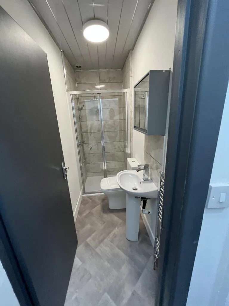 4 bedroom end of terrace house for rent