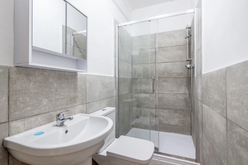 4 bedroom end of terrace house for rent