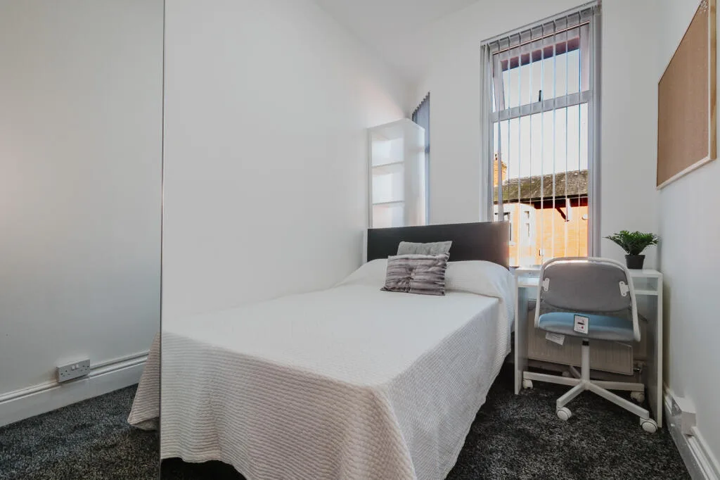 4 bedroom end of terrace house for rent