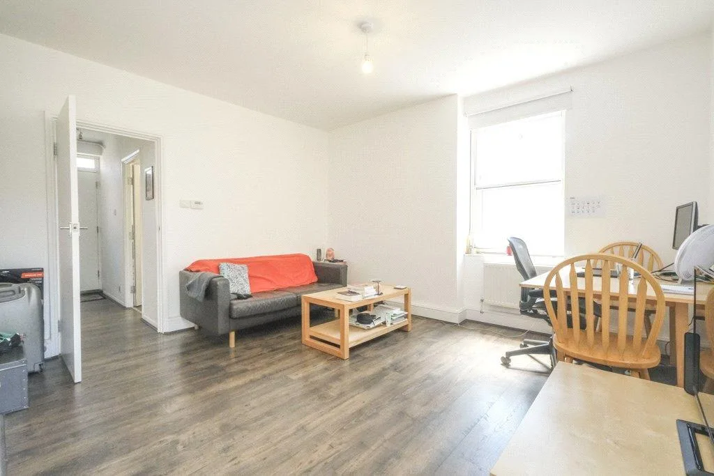 1 bedroom maisonette for rent