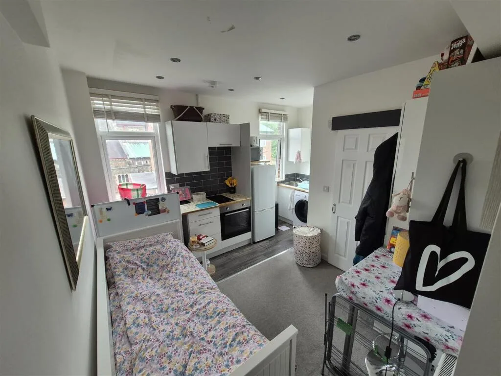 Studio flat for rent