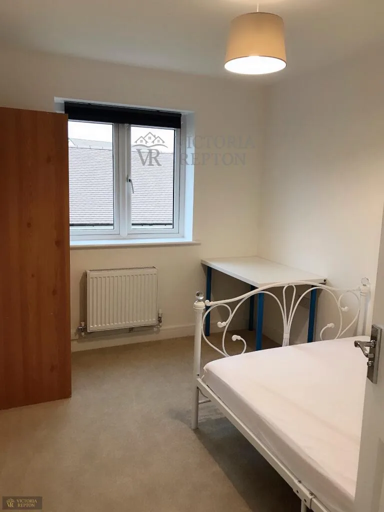 4 bedroom semi-detached house for rent