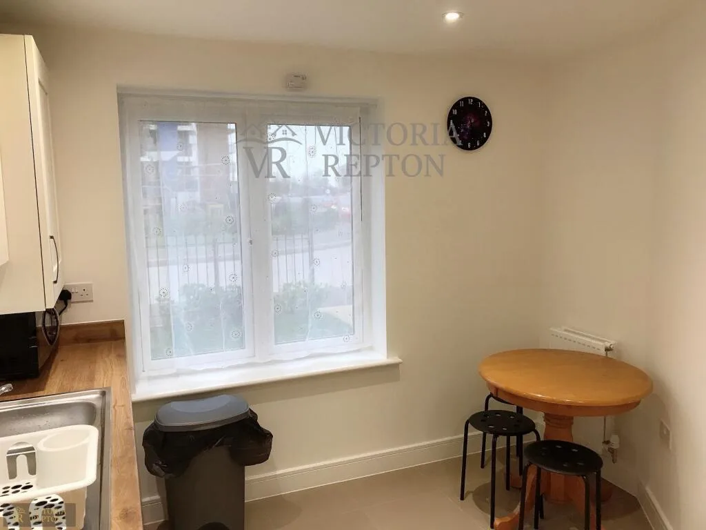 4 bedroom semi-detached house for rent