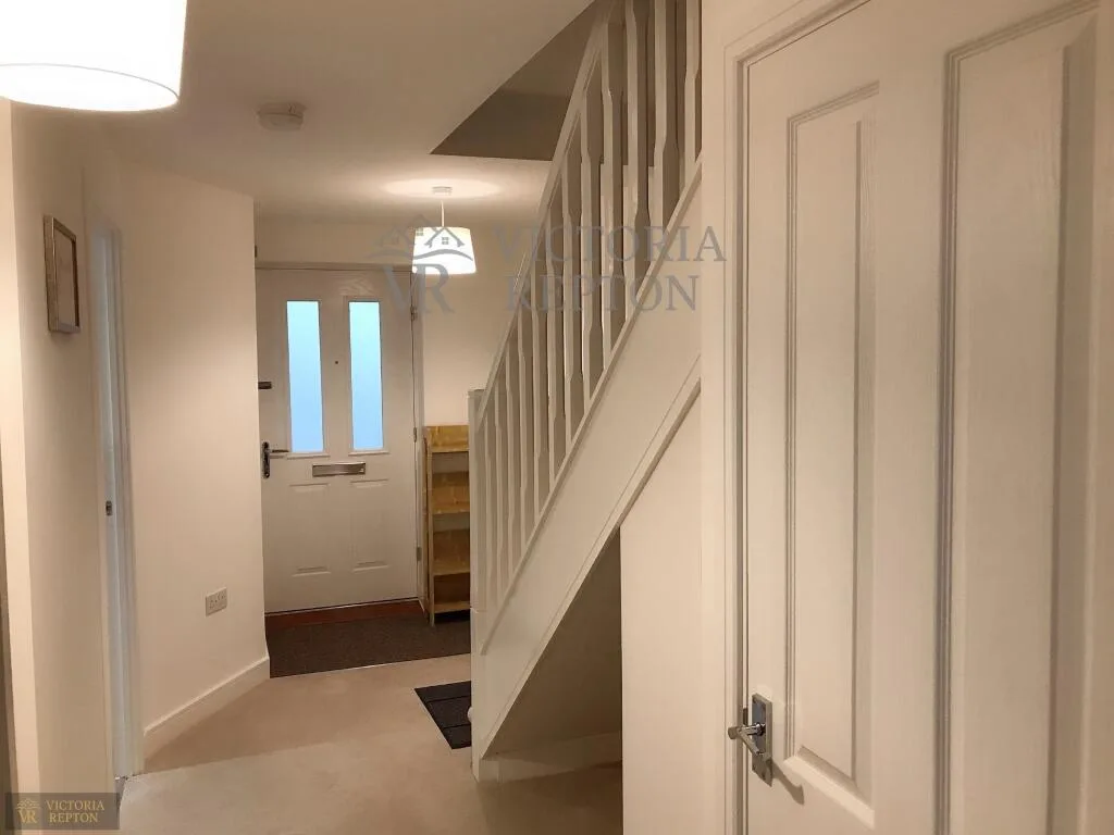 4 bedroom semi-detached house for rent