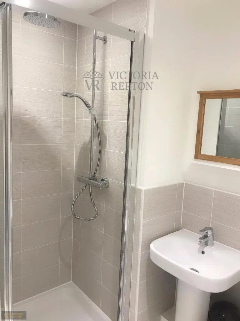 4 bedroom semi-detached house for rent