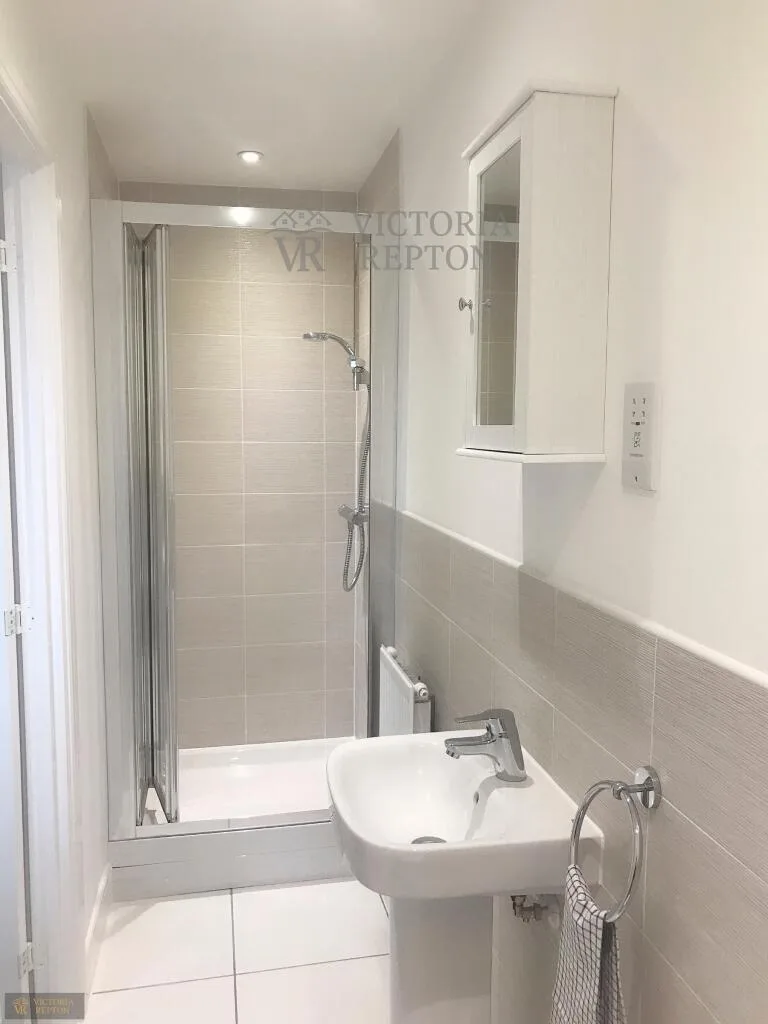 4 bedroom semi-detached house for rent