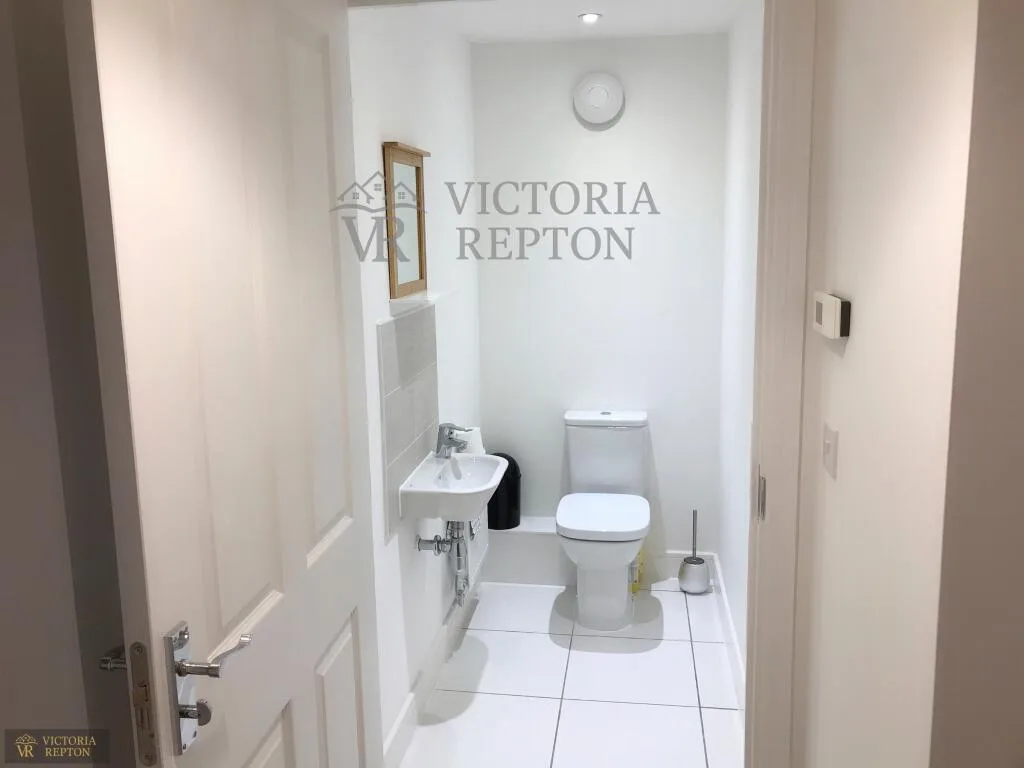 4 bedroom semi-detached house for rent