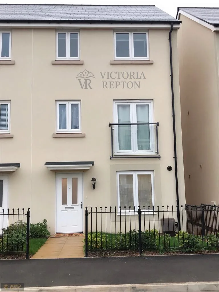4 bedroom semi-detached house for rent