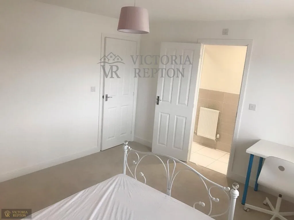 4 bedroom semi-detached house for rent
