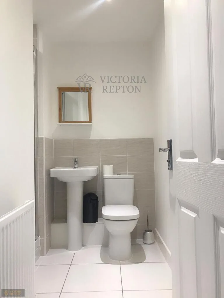 4 bedroom semi-detached house for rent