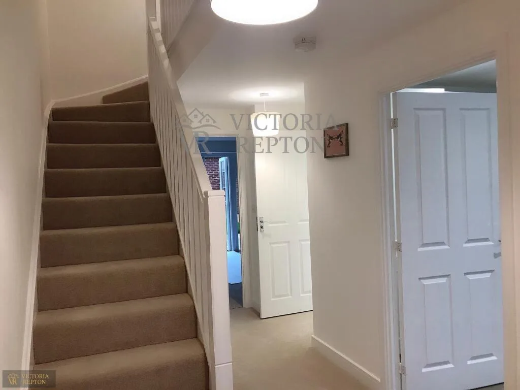 4 bedroom semi-detached house for rent