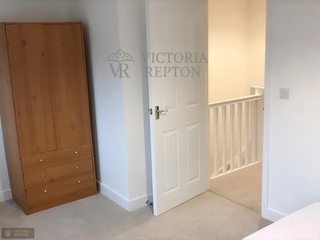 4 bedroom semi-detached house for rent