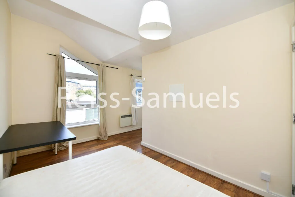 5 bedroom end of terrace house for rent