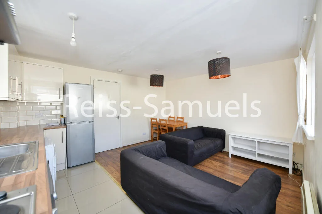 5 bedroom end of terrace house for rent