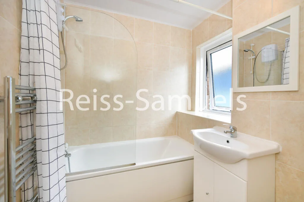 5 bedroom end of terrace house for rent