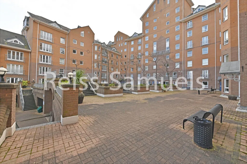 5 bedroom end of terrace house for rent