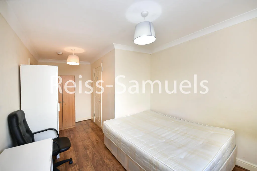 5 bedroom end of terrace house for rent