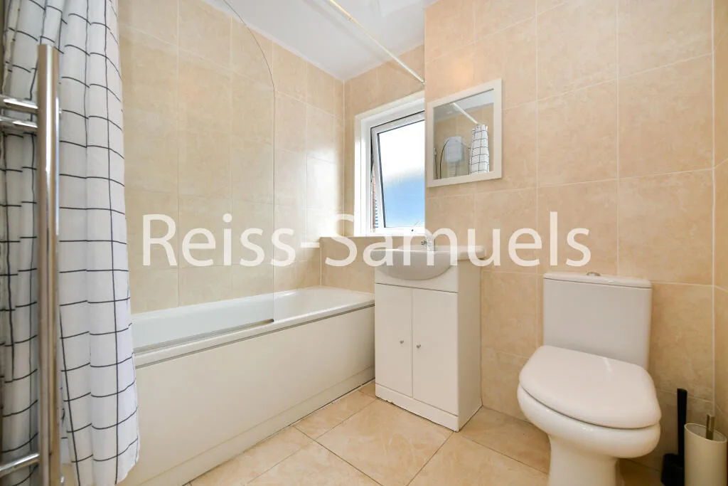 5 bedroom end of terrace house for rent