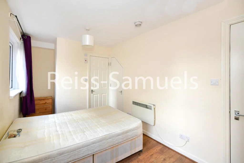 5 bedroom end of terrace house for rent