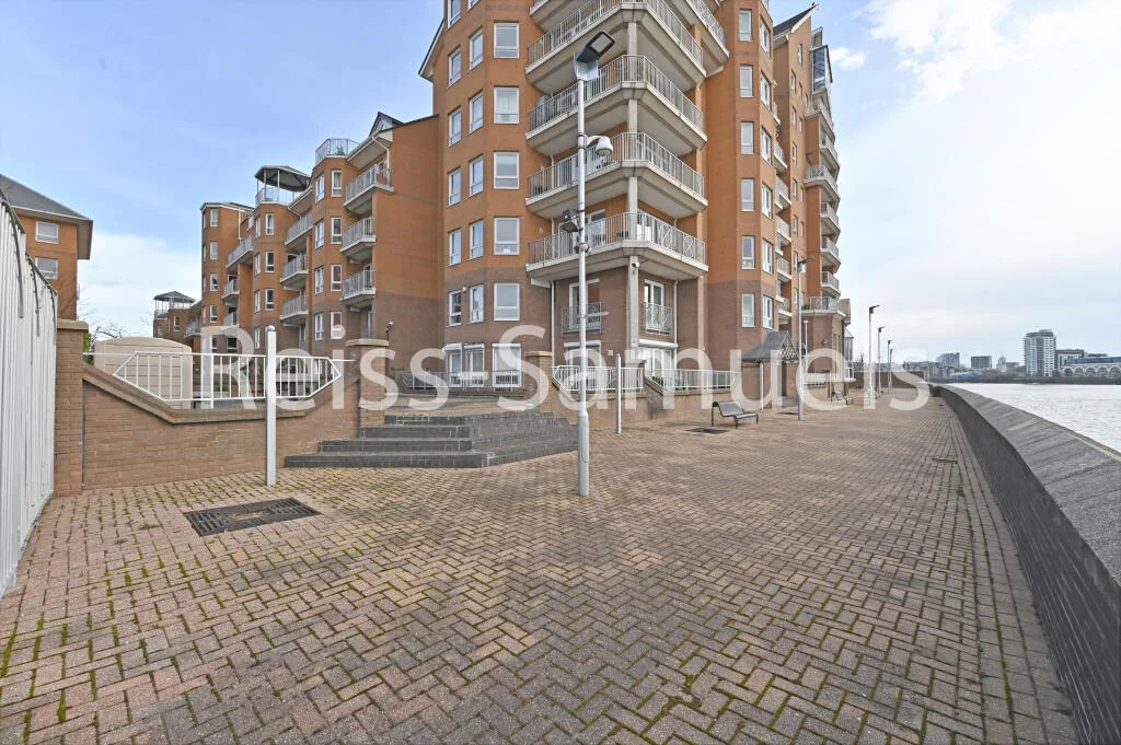 5 bedroom end of terrace house for rent