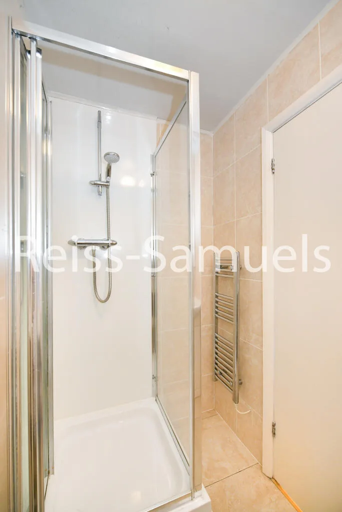 5 bedroom end of terrace house for rent