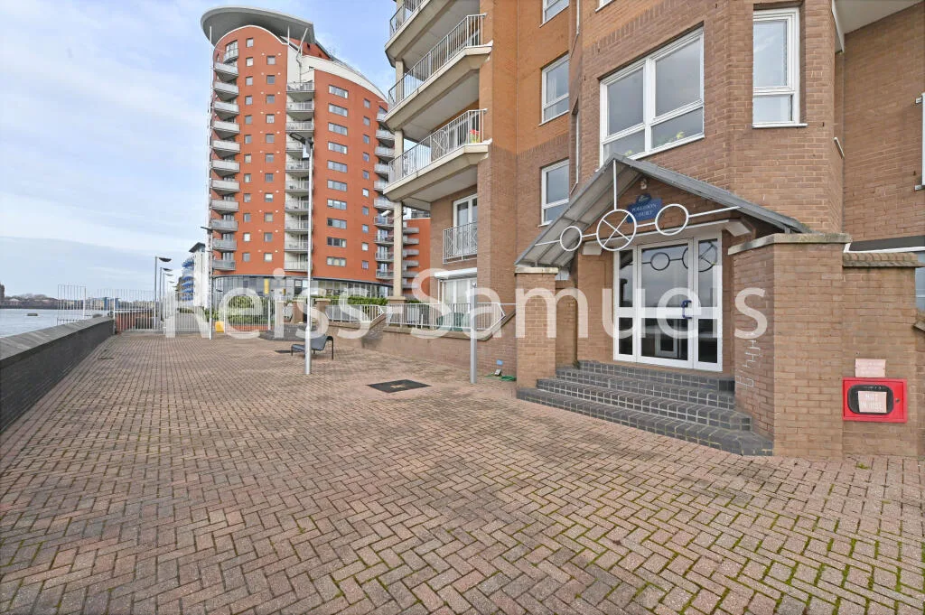 5 bedroom end of terrace house for rent