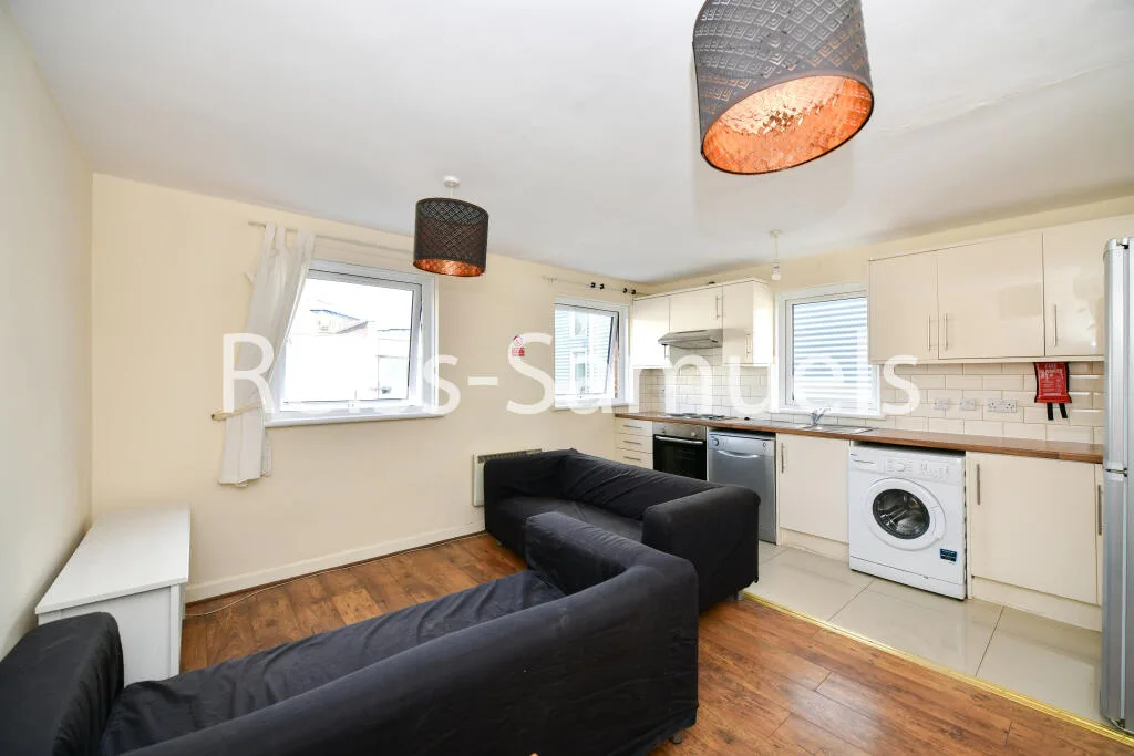 5 bedroom end of terrace house for rent