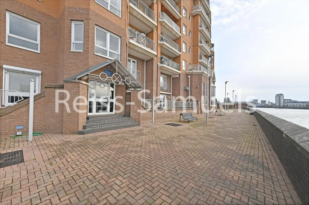5 bedroom end of terrace house for rent