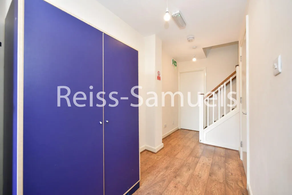 5 bedroom end of terrace house for rent