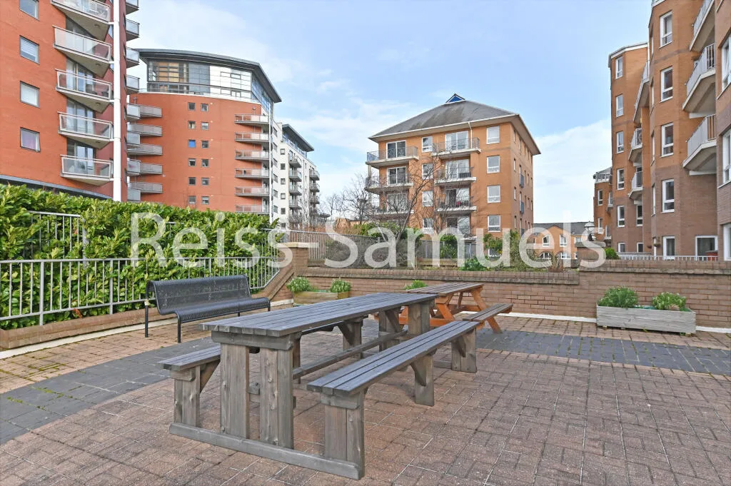 5 bedroom end of terrace house for rent
