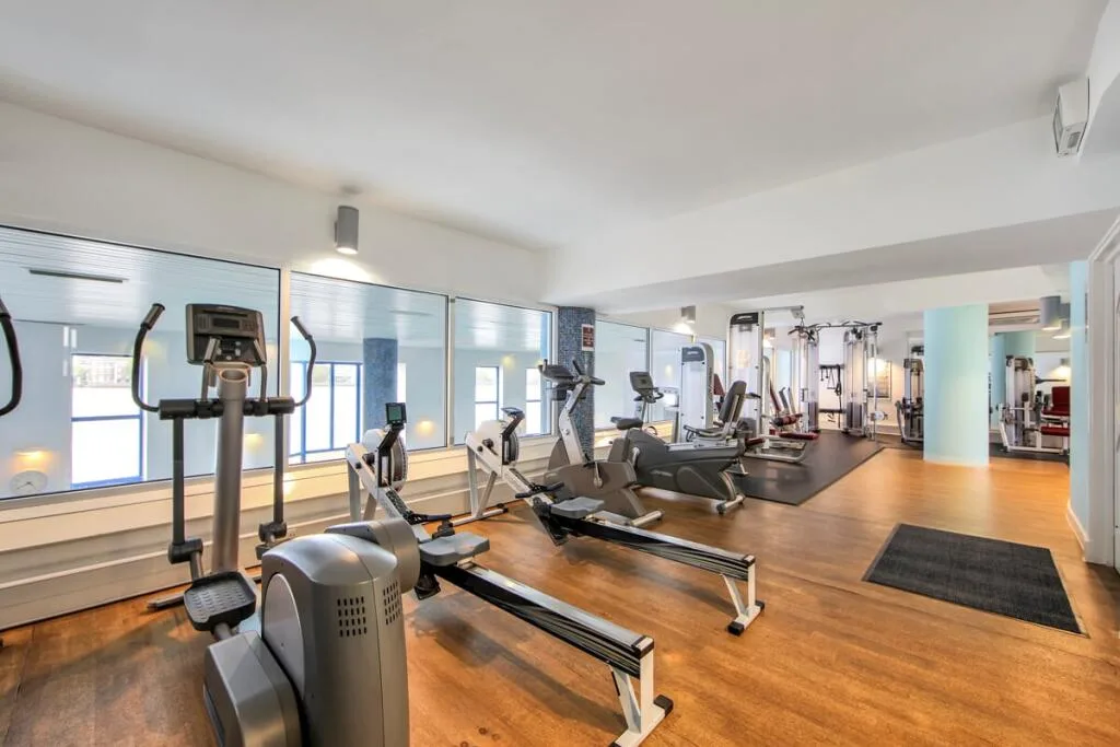 5 bedroom end of terrace house for rent