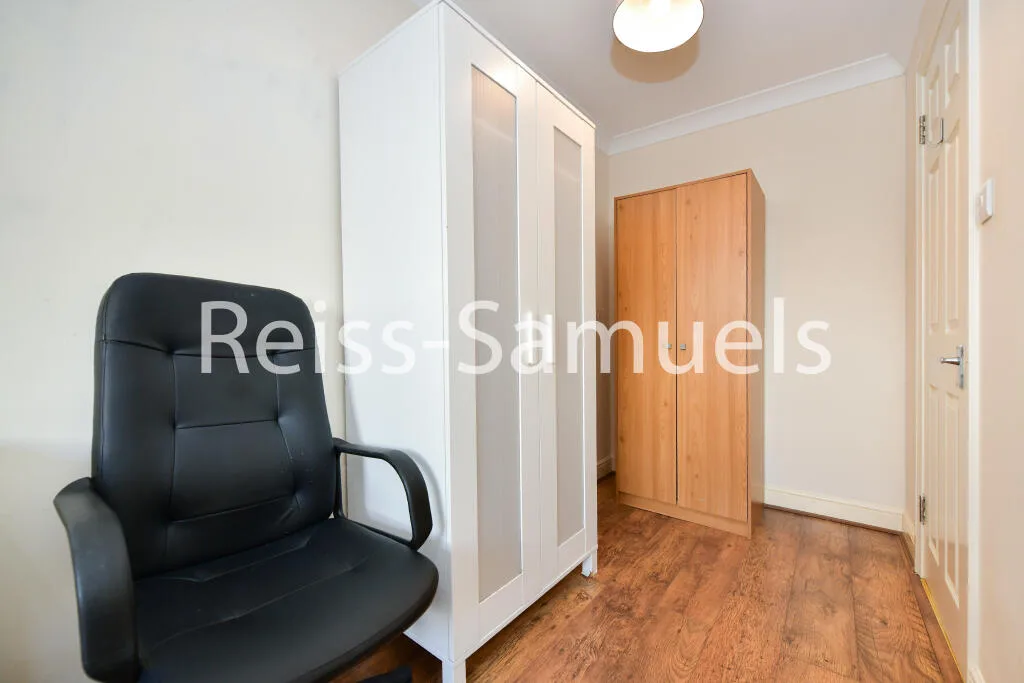 5 bedroom end of terrace house for rent