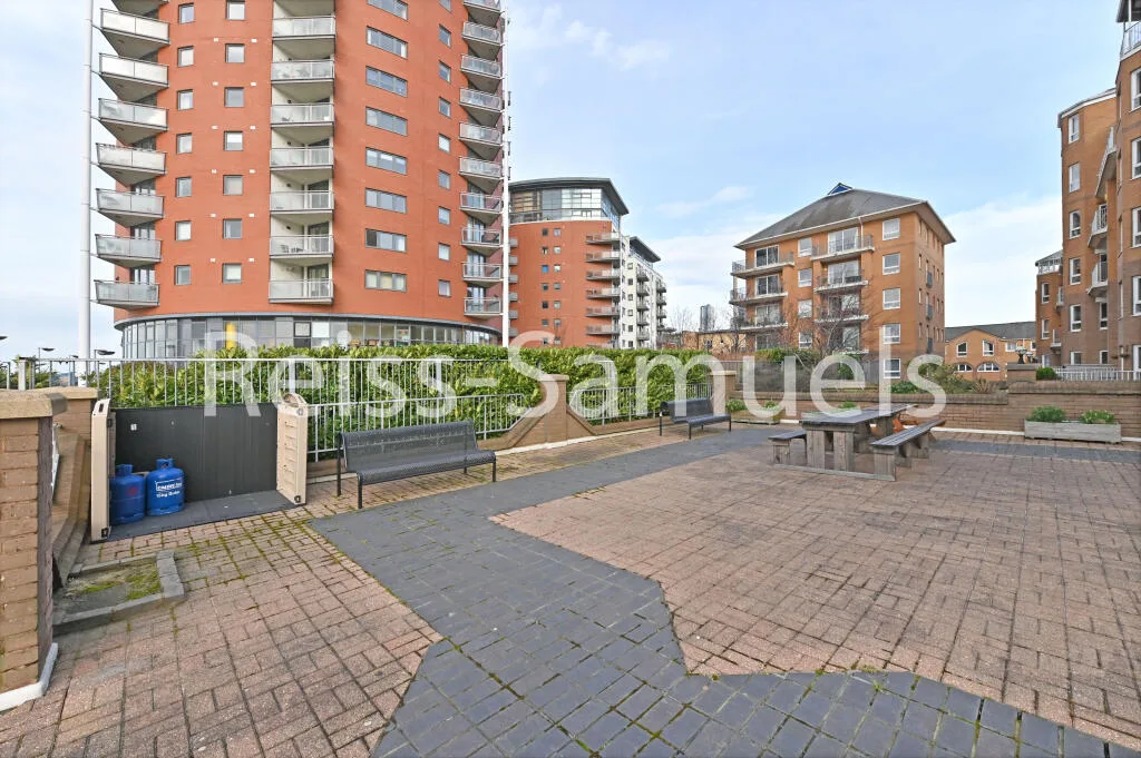 5 bedroom end of terrace house for rent