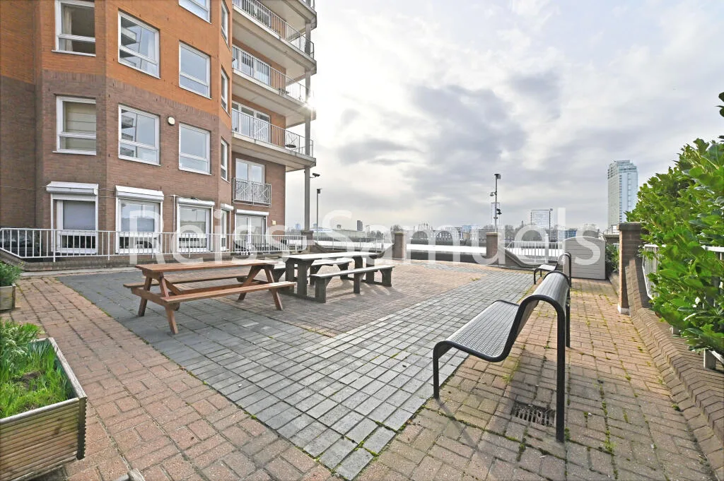 5 bedroom end of terrace house for rent