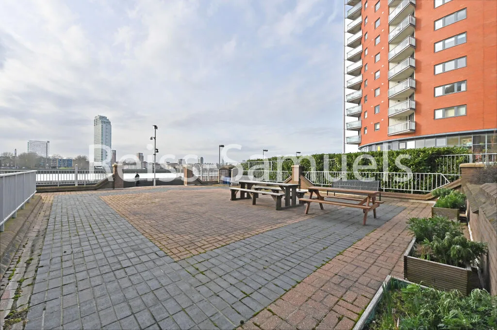 5 bedroom end of terrace house for rent