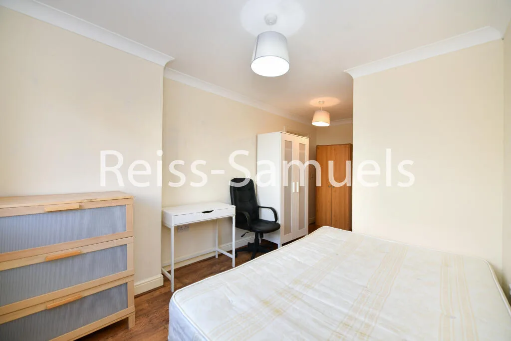 5 bedroom end of terrace house for rent