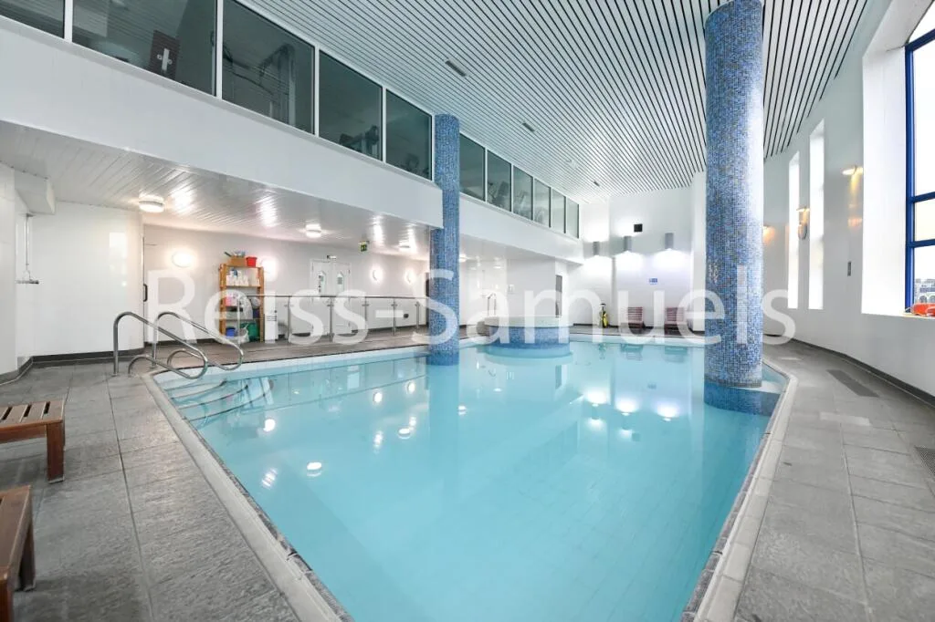 5 bedroom end of terrace house for rent