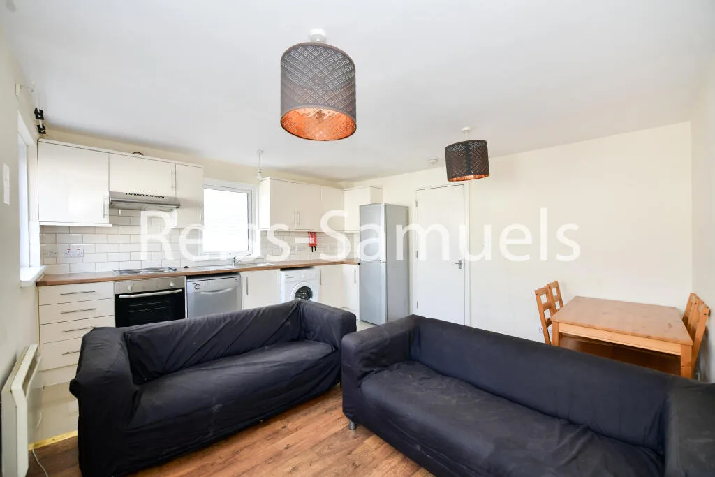5 bedroom end of terrace house for rent