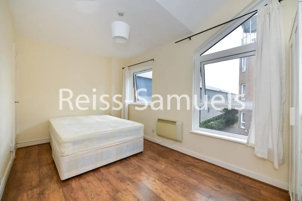5 bedroom end of terrace house for rent