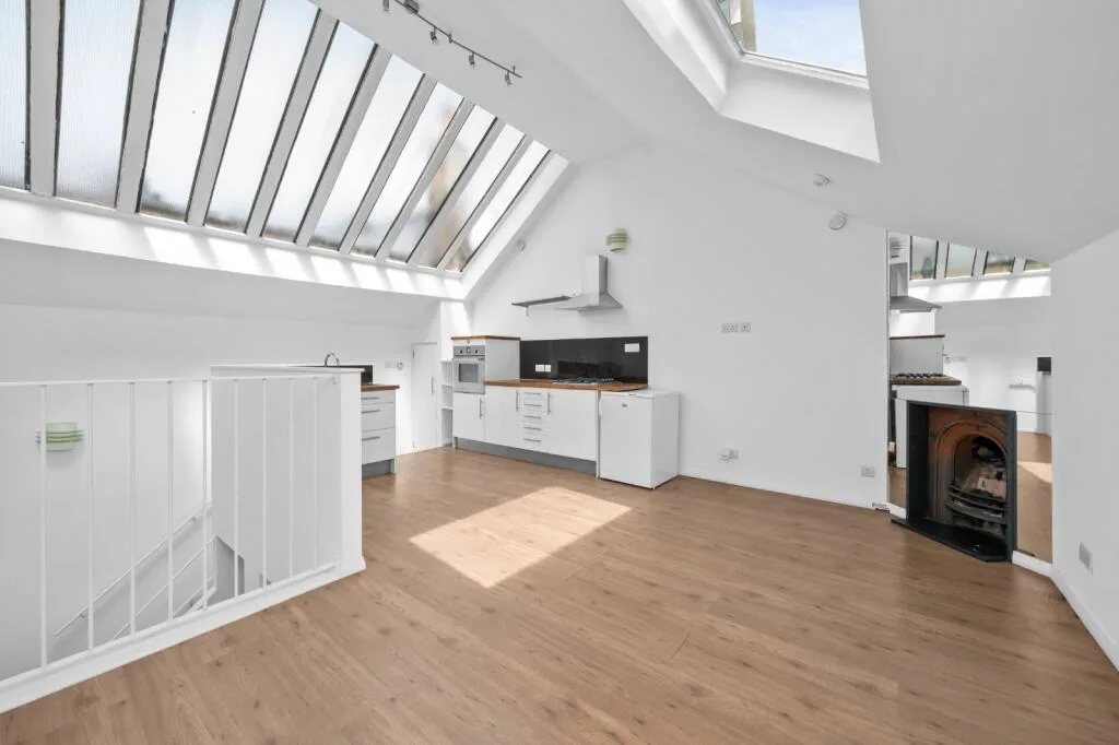 1 bedroom mews property for rent