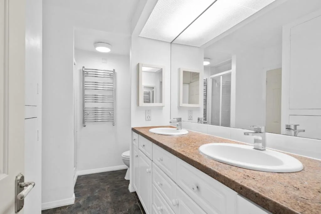 1 bedroom mews property for rent