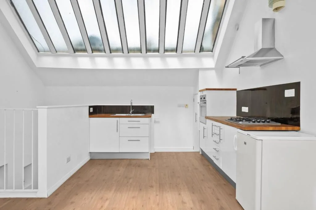 1 bedroom mews property for rent