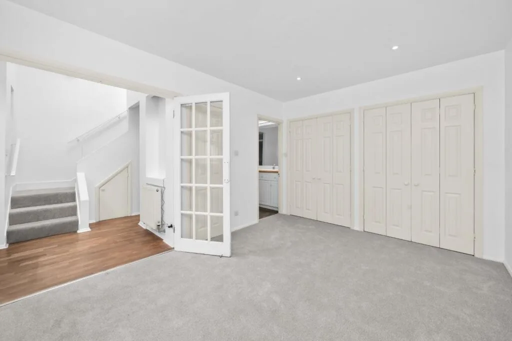 1 bedroom mews property for rent