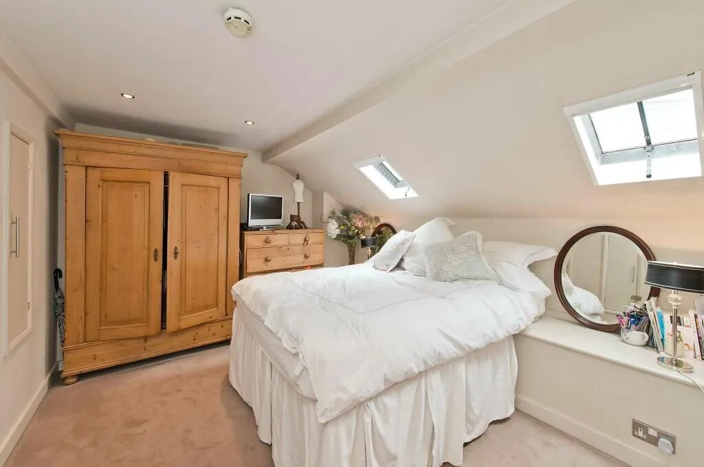 2 bedroom maisonette for rent