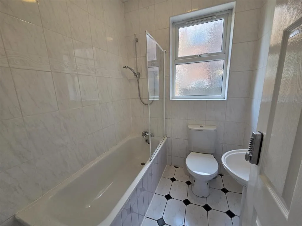 1 bedroom house share for rent