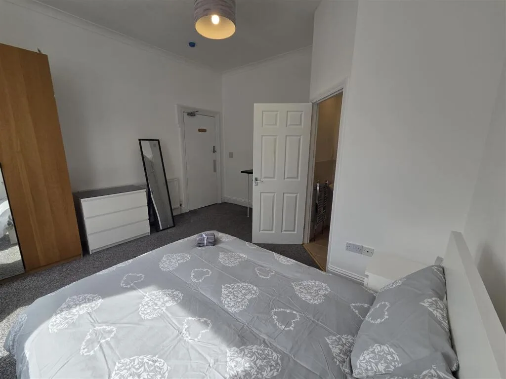 1 bedroom house share for rent